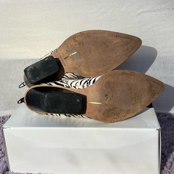 Dolce Vita Issa zebra print calf hair ankle boots - Picture 7 of 7